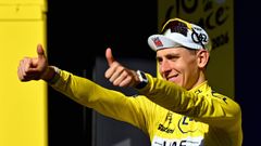 Tadej Pogacar celebra su victoria en la etapa de este martes del Tour de Francia.
