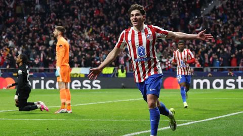 Juli&aacute;n &Aacute;lvarez celebra su segundo gol frente al Tottenham en el Metropolitano.