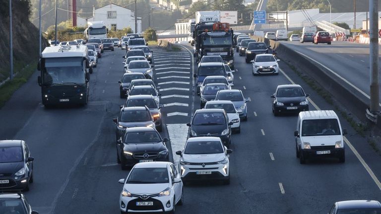 Atasco a primera hora en la entrada a A Coru�a