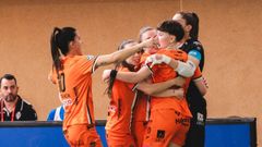 Lara, Sandra, Cris, Irene y Ana Eliza festejan un gol al Melilla en la Supercopa de Tenerife.