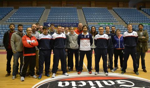 <span lang= es-es >Alumnos del IES Fermn Bouza de Vilagarca, en Sar</span>. Cursan el ciclo formativo de tcnico deportivo en baloncesto y ayer presenciaron como trabaja el cuerpo tcnico del conjunto compostelano.