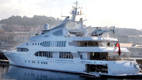 Imagen de archivo de la llegada del Samar, de 76 metros de eslora. En el 2006, perteneca a un empresario de Kuwait.