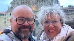 M�s de 230 kil�metros se marcaron en motocicleta Markus y Martina el d�a que hicieron escala en Santiago dentro de su Vespaseo Ib�rico. La ciudad recibi� a la pareja con lluvia y viento ligero en una jornada en la que disfrutaron especialmente de las vistas de la Catedral y de unos �excelentes pinchos�.