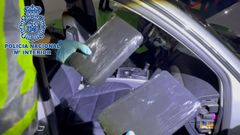 Imagen de dos paquetes de coca�na incautados en Ferrol; esta sustancia tambi�n se usa para elaborar el crack.