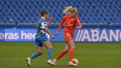 Millene disputa el bal�n con una rival durante el choque copero.