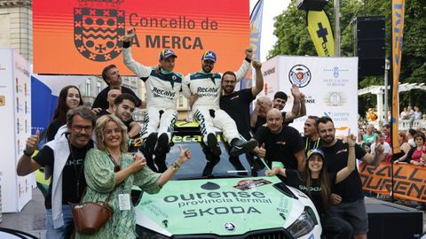 Javier Pardo y�David de la Puente celebrando su victoria en el 58�. Rali de Ourense