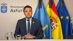 El consejero de Hacienda y portavoz del Gobierno asturiano, Guillermo Pel�ez, durante la rueda de prensa.