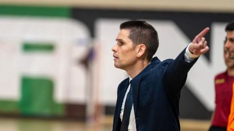 El lucense Diego R�os, primer entrenador del L84, de Volpiano, en Italia. 