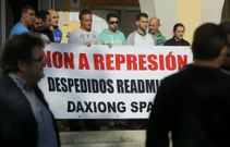 Los operarios se concentraron ante el Concello pont�s. 