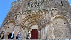 El delegado territorial de la Xunta, Javier Arias, visit� la iglesia de Santo Estevo de Ribas de Mi�o con el alcalde Juan Carlos Armesto