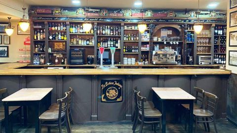 Interior de la Botica Indiana