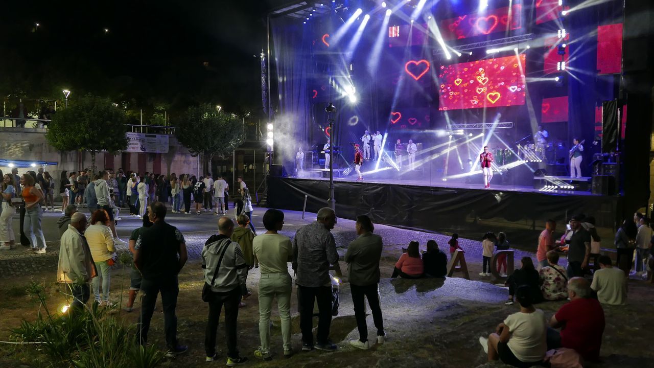 A Gándara alza el telón festivo