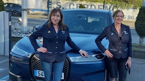 Las comerciales Nieves Carrillo de BMW y Luc�a Mart�n de Mini