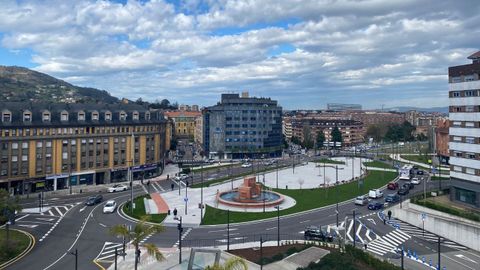 Vista de la nueva rotonda de la Cruz Roja en Oviedo, a la que muchos han apodado como �faba� por su forma.