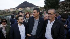 Pedro S�nchez. El entonces l�der de la oposici�n visit� Chandebrito y el per�metro de Vigo con alcaldes y militantes para conocer el alcance del fuego.