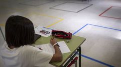 En el servicio de Acollida de Maceda tienen cuadrados se�alados en el suelo para que los ni�os puedan jugar manteniendo las distancias