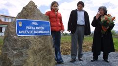 Familiares del escritor en la inauguraci�n del monolito en el 2003