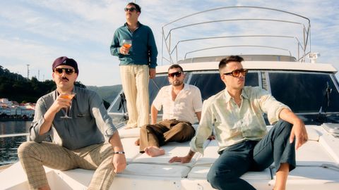 O grupo The Rapants, na cuberta dun barco no seu Muros natal.