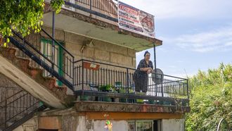 Andrea Castro en el balc�n de su vivienda.