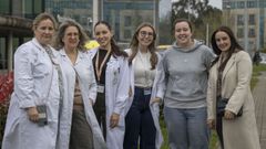 El �rea sanitaria recibe a 15 estudiantes en pr�cticas al a�o. En la imagen, la jefa del servicio, Ana Guill�n, junto a la tutora, Susana Trillo, y a las alumnas Rebeca M�ndez, Aroa Rey, Nayara Kraaij y Cristina L�pez