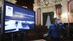 Gonzalo P�rez J�come, alcalde de Ourense, en una rueda de prensa el mes pasado en la que present� los resultados de su programa de ayudas