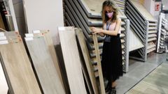 Construdeco, en imagen uno de sus puntos de venta y exposici�n, es una de las empresas de la construcci�n mari�anas que emplea a m�s personas