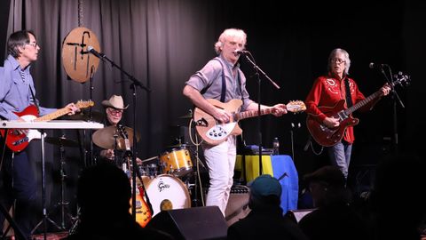Sid Griffin (en el centro), durante un concierto de The Long Ryders.