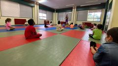 Yoga como actividad extraescolar del CEIP Emilia Pardo Baz�n de A Coru�a