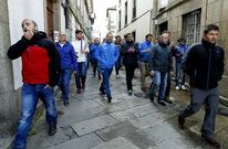 Los bomberos participaron esta semana en una manifestación en Santiago contra los despidos.