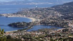 Vista area de parte de los municipios de Baiona y Nigrn, donde la vivienda ests ms cara