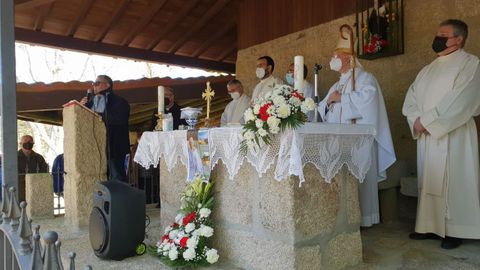 La celebración estuvo marcada por la emoción contenida de los presentes tras conocer la noticia del fallecimiento
