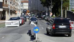 Las obras en Rodrigo de Mendoza han dejado numerosas marcas sobre el asfalto.