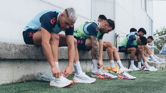 Ferran Jutgl�, Javi Gal�n y m�s c�lticos, antes de un entrenamiento.