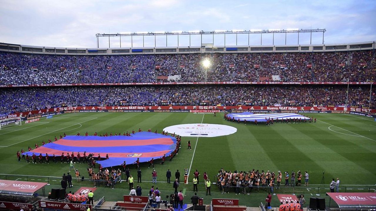 El himno de España, silbado por parte del público en la final de la Copa