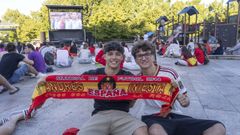 Pantalla instalada por el Concello de Santiago en la Praza da Constituci�n en uno de los primeros partidos de la selecci�n en el Mundial