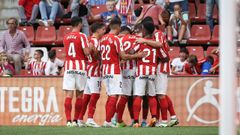 Jugadores celebrando la victoria ante el Mirand�s.