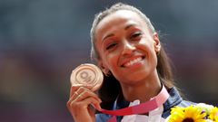 Ana Peleteiro posa con la medalla de bronce