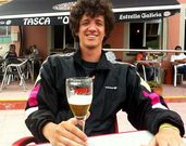 �lvaro Monreal, de veintid�s a�os, en la terraza de O Codo.
