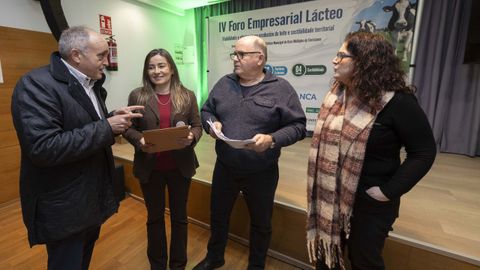 Participantes en la segunda jornada del foro l�cteo, en el edificio de servicios m�ltiples