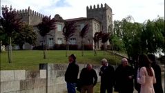 El cocinero Juan Mari Arzak visit� las instalaciones que tiene la bodega Condes de Albarei en Pazo Bai�n.