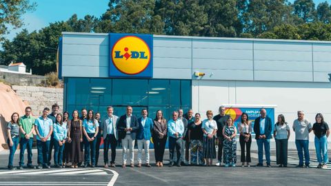Visita institucional al primer Lidl de Poio