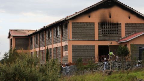El internado incendiado en Nakuru tras extinguirse el fuego.