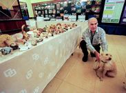 Al encuentro acudieron expertos franceses con perros con los que buscan setas bajo tierra.