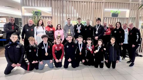 Integrantes de la entidad noiesa que se desplazaron a Atenas.