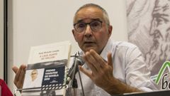 Xos Ricardo Losada, na presentacin en Rianxo da sa anterior novela