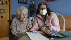 Nieves, con su madre, Sagrario