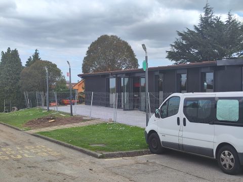 �ltimos detalles de la reforma de la cafeter�a de Mareo