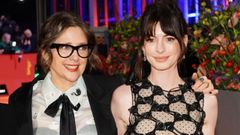 Rebecca Miller y Anne Hathaway, en la ceremonia de apertura de la 73.� Berlinale.