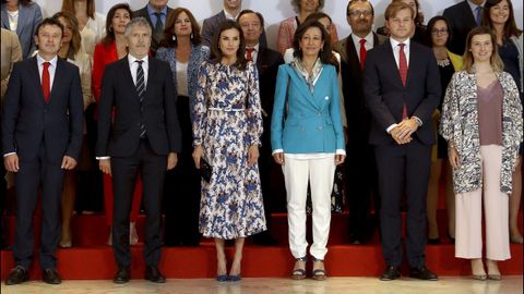 Letizia, en el centro de la imagen, junto a la presidenta del Banco Santander y el ministro de Interior en funciones