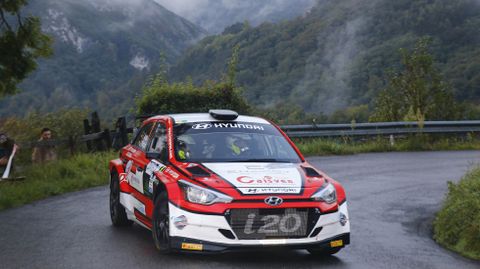 El Hyundai del piloto gallego Ivn Ares en la 53 edicin del Rally Princesa de Asturias.El Hyundai del piloto gallego Ivn Ares en la 53 edicin del Rally Princesa de Asturias